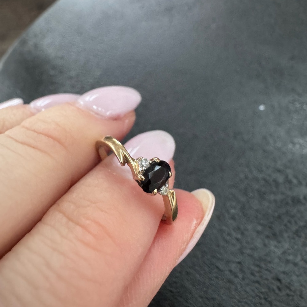 10k gold ring with sapphire and pave diamonds - Picture 5 of 7